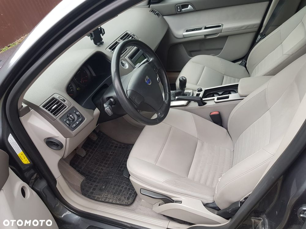 Volvo S40 2.0D Momentum - 9