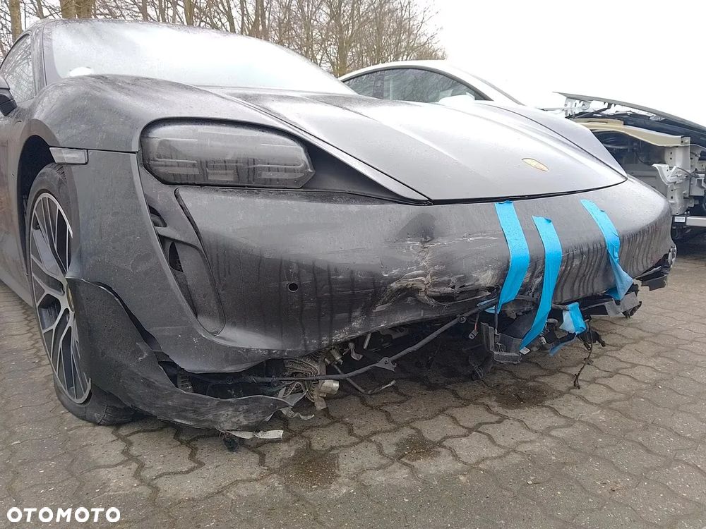 Porsche Taycan - 5