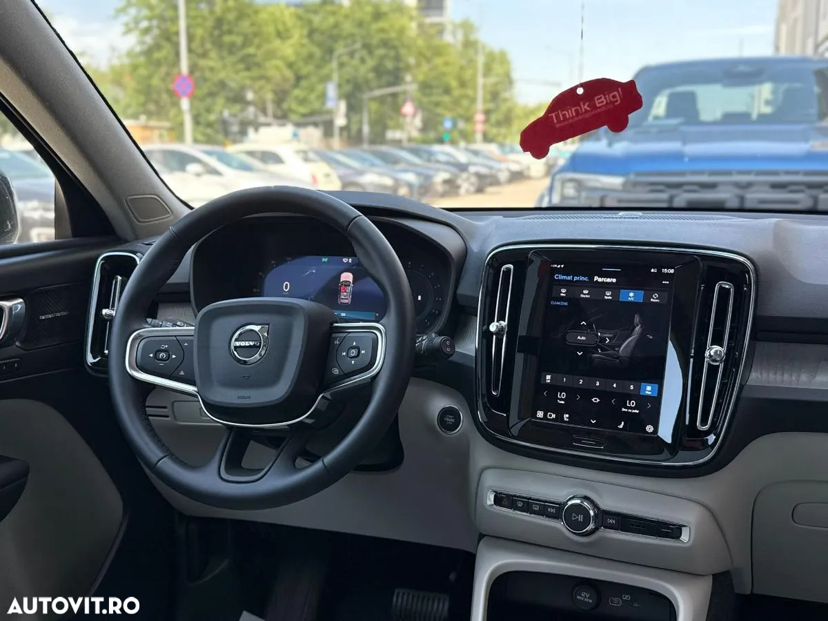 Volvo XC 40 B4 AT8 Mild Hybrid Momentum Pro - 28