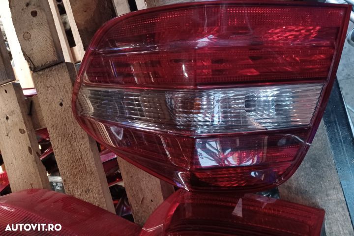 Lampa stop dreapta pe aripa ML W164 Mercedes-Benz E-Class W212 [2009 - 2