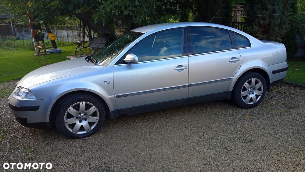 Volkswagen Passat - 1