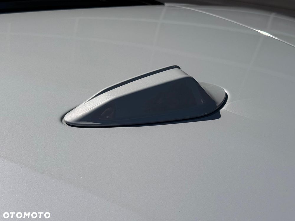 BMW Seria 3 330i sport - 13