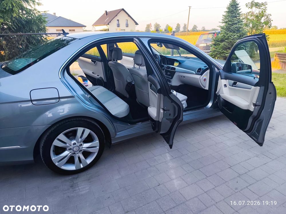 Mercedes-Benz Klasa C 200 CDI BlueEff Avantgarde - 27