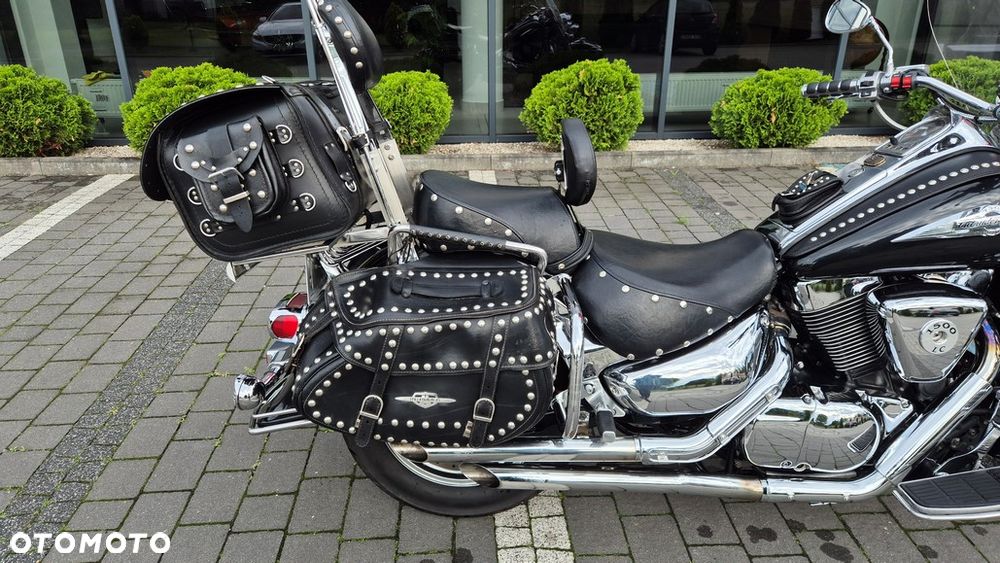 Suzuki Intruder - 5