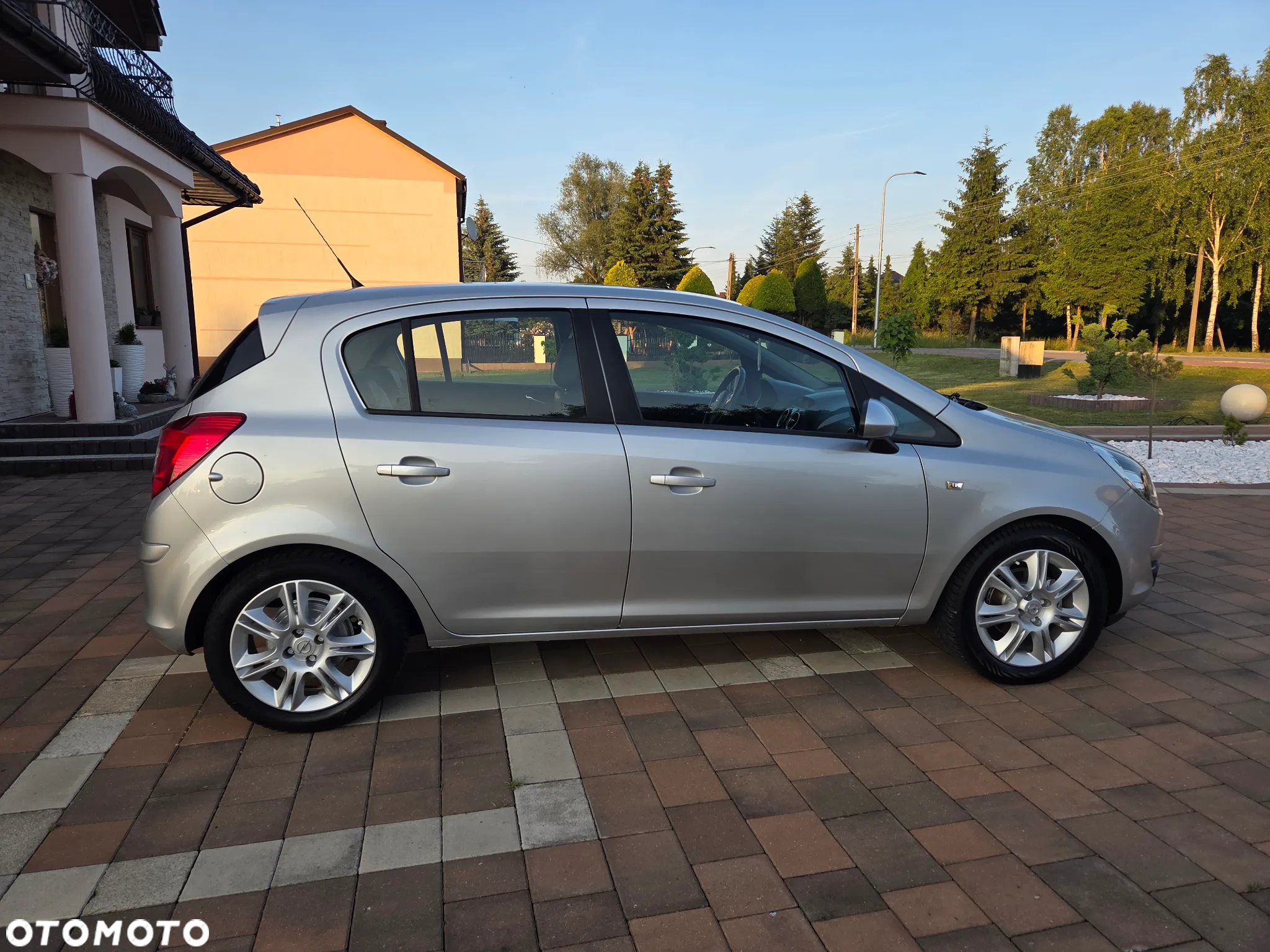Opel Corsa 1.2 16V Color Edition - 4