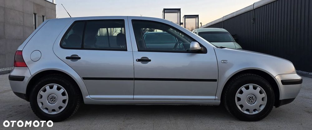 Volkswagen Golf - 5