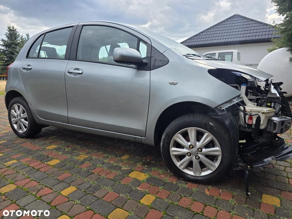 Toyota Yaris 1.3 VVT-i Sol - 1