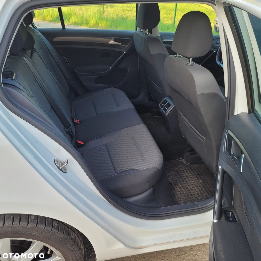 Volkswagen Golf - 8