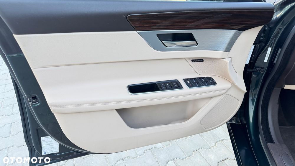 Jaguar XF 35t AWD Prestige - 34