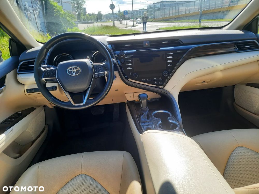Toyota Camry 2.5 Hybrid Executive CVT - 13