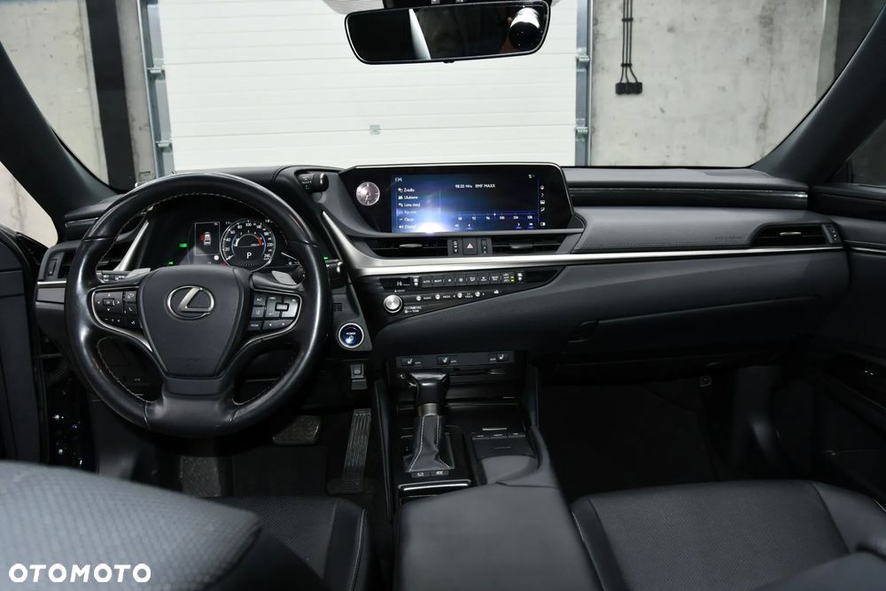 Lexus ES 300h Business Edition + - 16