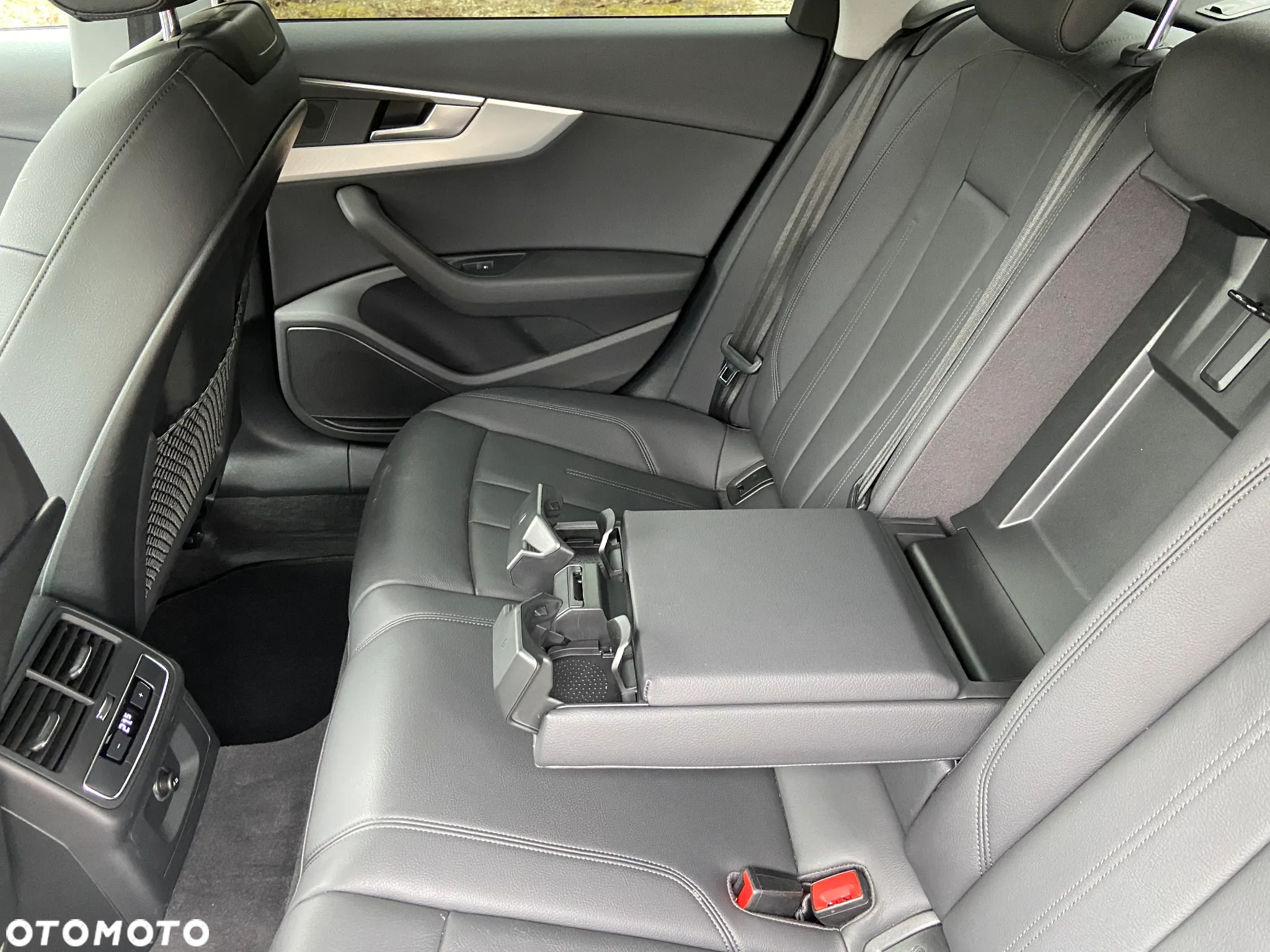 Audi A4 ver-45-tfsi-quattro-s-tronic-advanced - 33