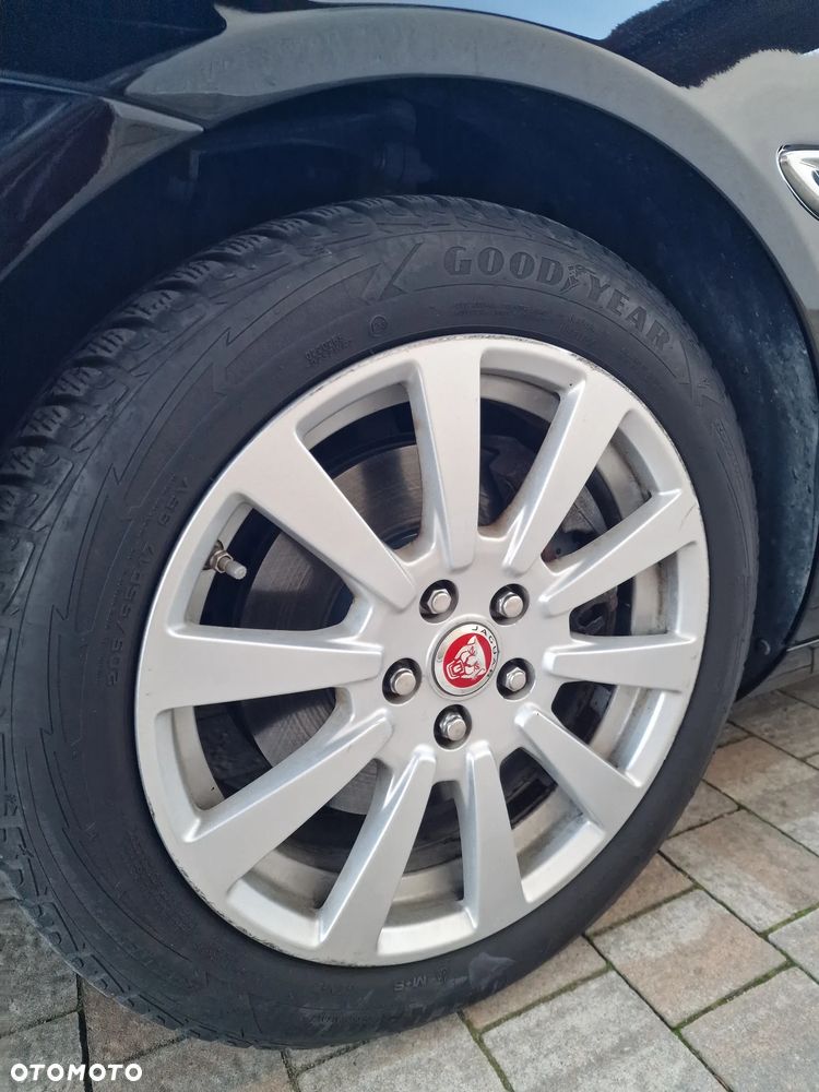 Jaguar XE - 9
