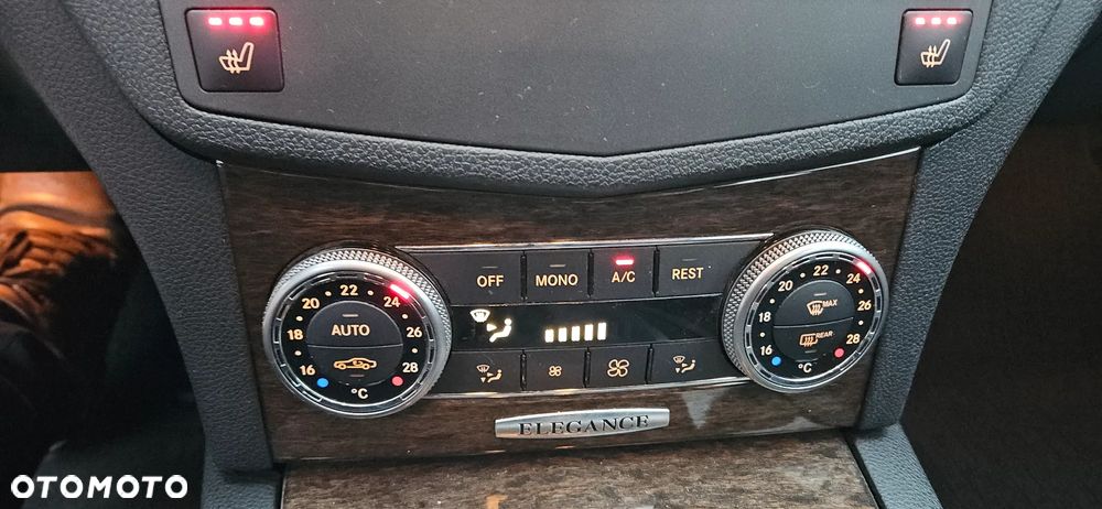 Mercedes-Benz Klasa C 180 T CGI Automatik BlueEFFICIENCY Avantgarde - 34