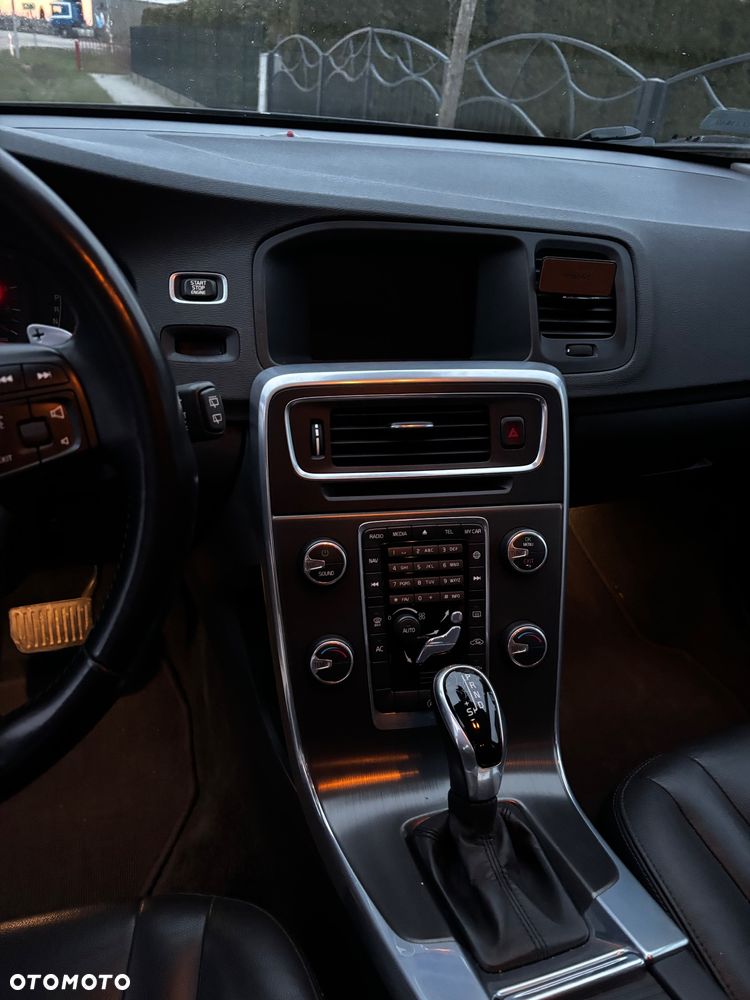 Volvo V60 D4 Drive-E Momentum - 6