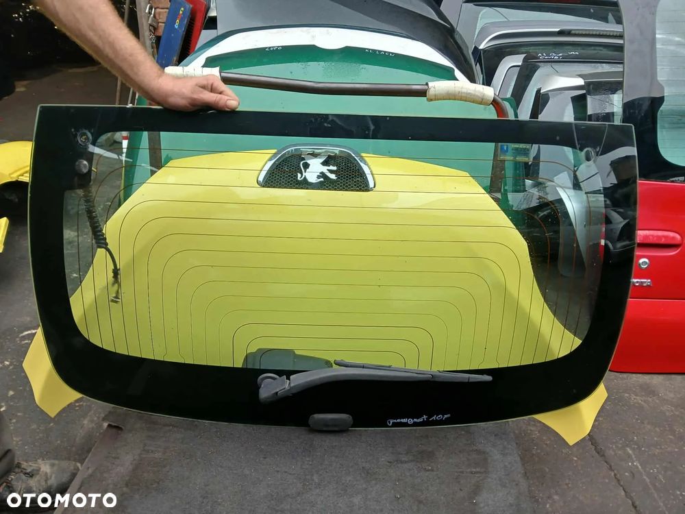 Peugeot 107 szyba bagażnika, klapa bagażnika - 1