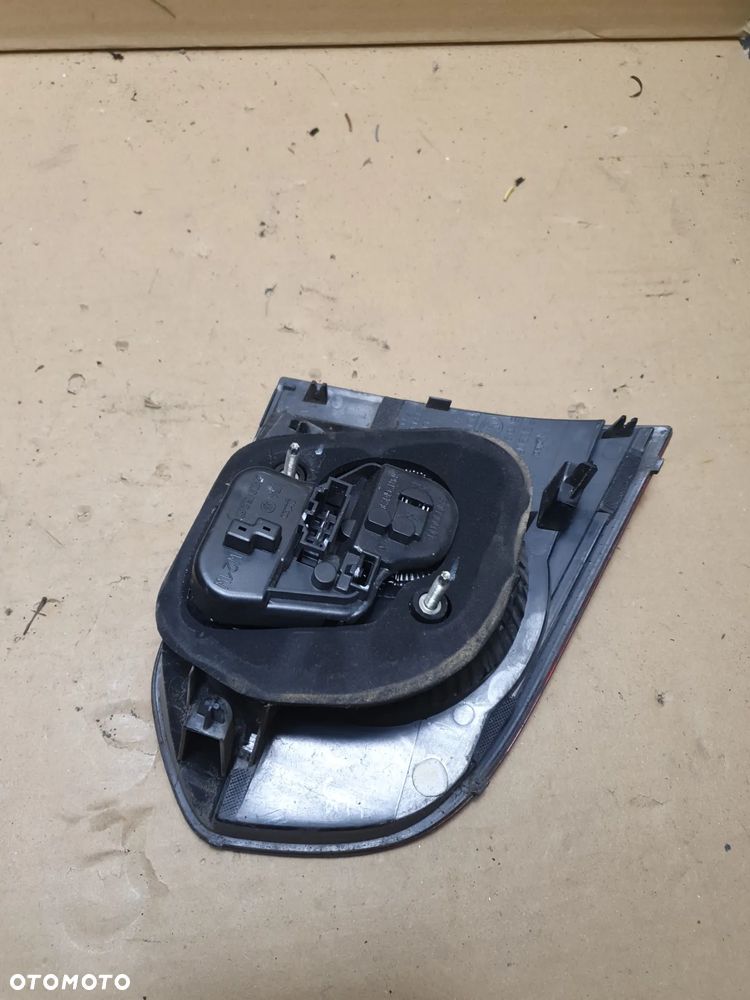 . LAMPA PRAWA W KLAPE VOLKSWAGEN GOLF 6 - 5