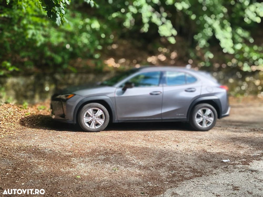 Lexus UX 250h FWD Business - 30