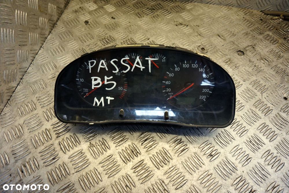 LICZNIK ZEGARY PASSAT B5 1.9 TDI 3B1919880C VOLKSWAGEN 1996-2000 - 1