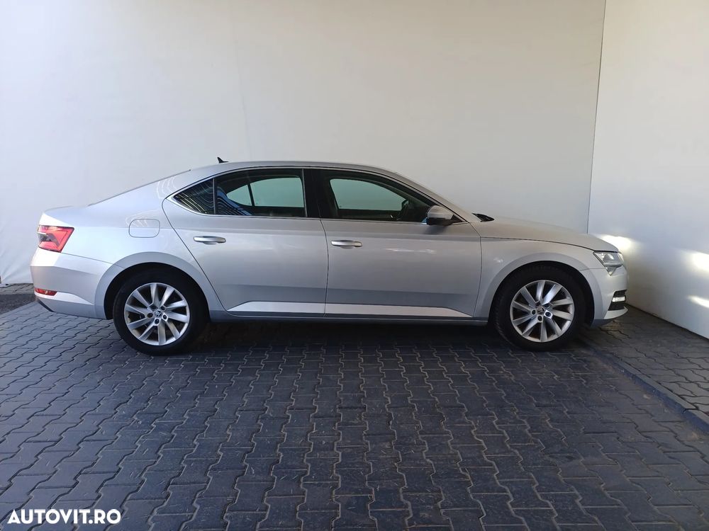 Skoda Superb 2.0 TDI DSG Ambition - 36