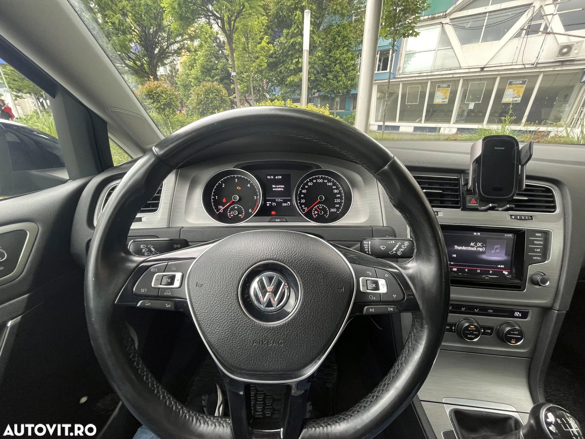 Volkswagen Golf 1.6 TDI BMT Comfortline - 21