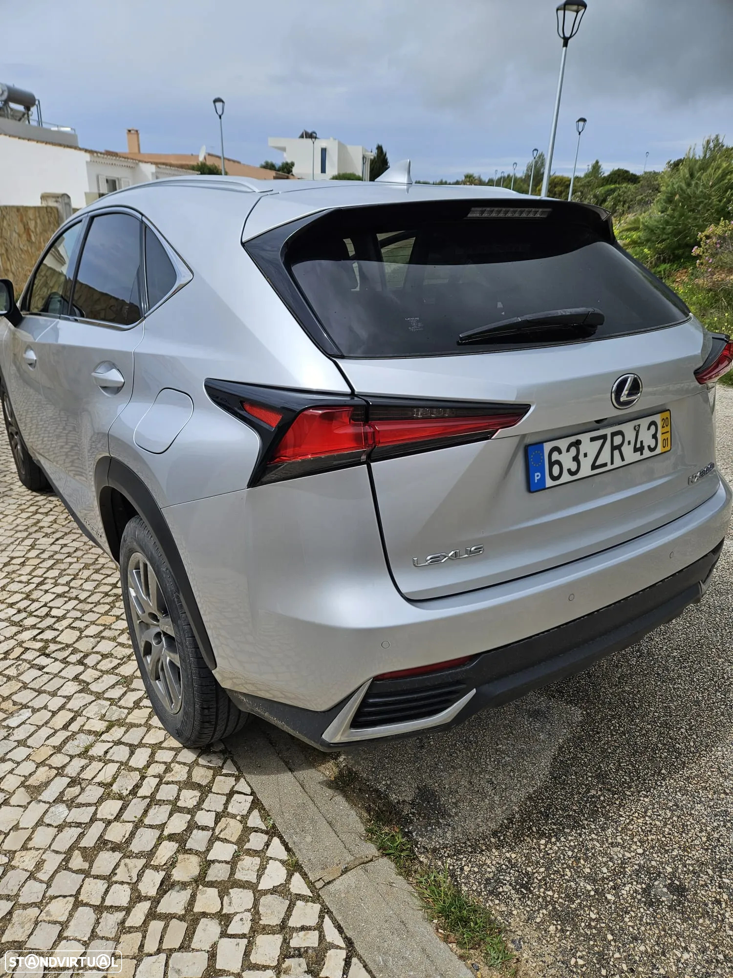 Lexus NX 300h Executive+ - 4