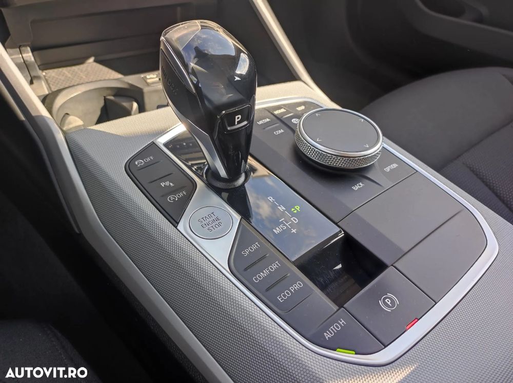 BMW Seria 3 320i Touring Aut. - 24