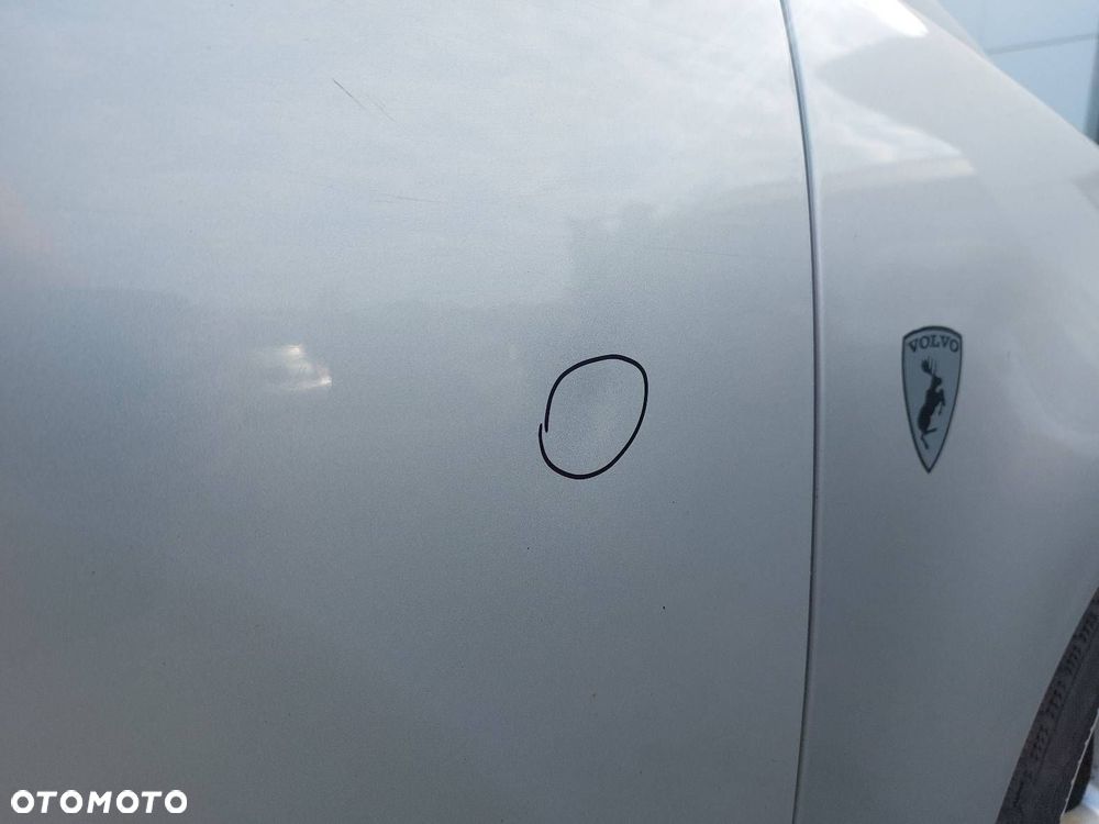 DRZWI KOMPLETNE PRAWY PRZÓD VOLVO V50 I 426-26 - 2
