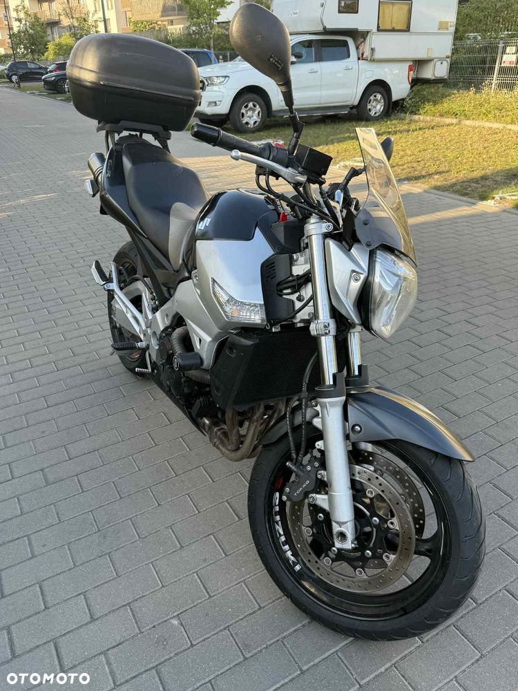 Suzuki GSR - 5