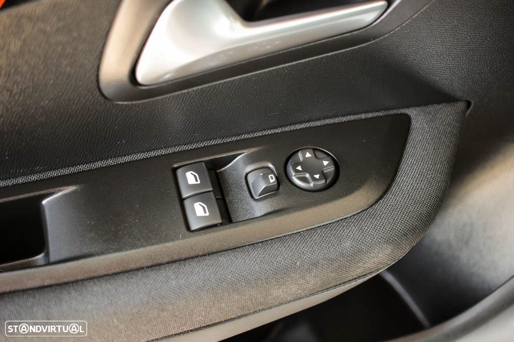 Peugeot e-208 Active Pack - 11