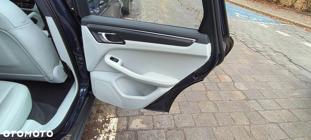 Porsche Macan T - 19