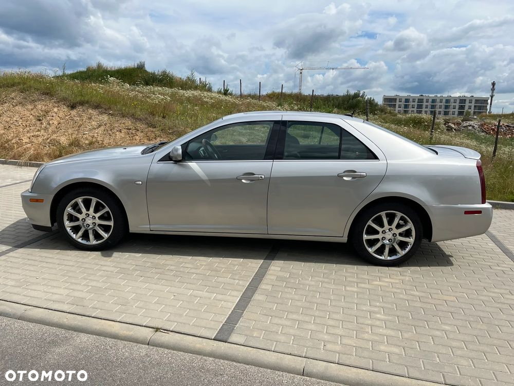 Cadillac STS - 2