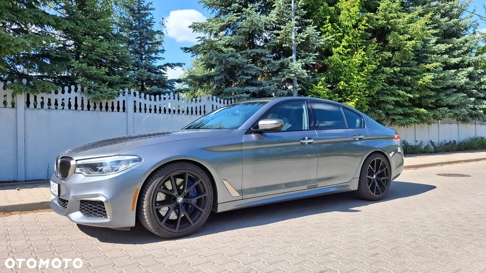 BMW Seria 5 M550i xDrive - 16