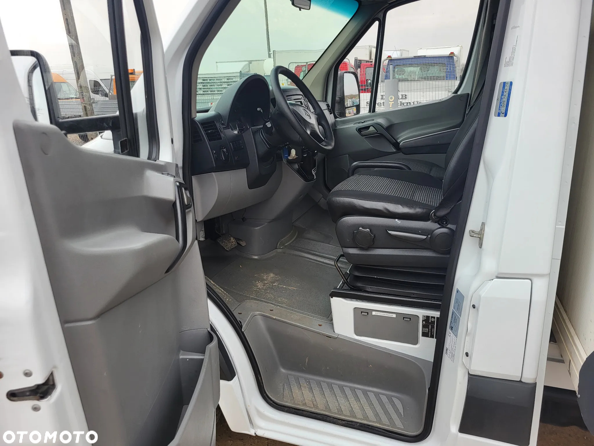 Mercedes-Benz Sprinter - 14