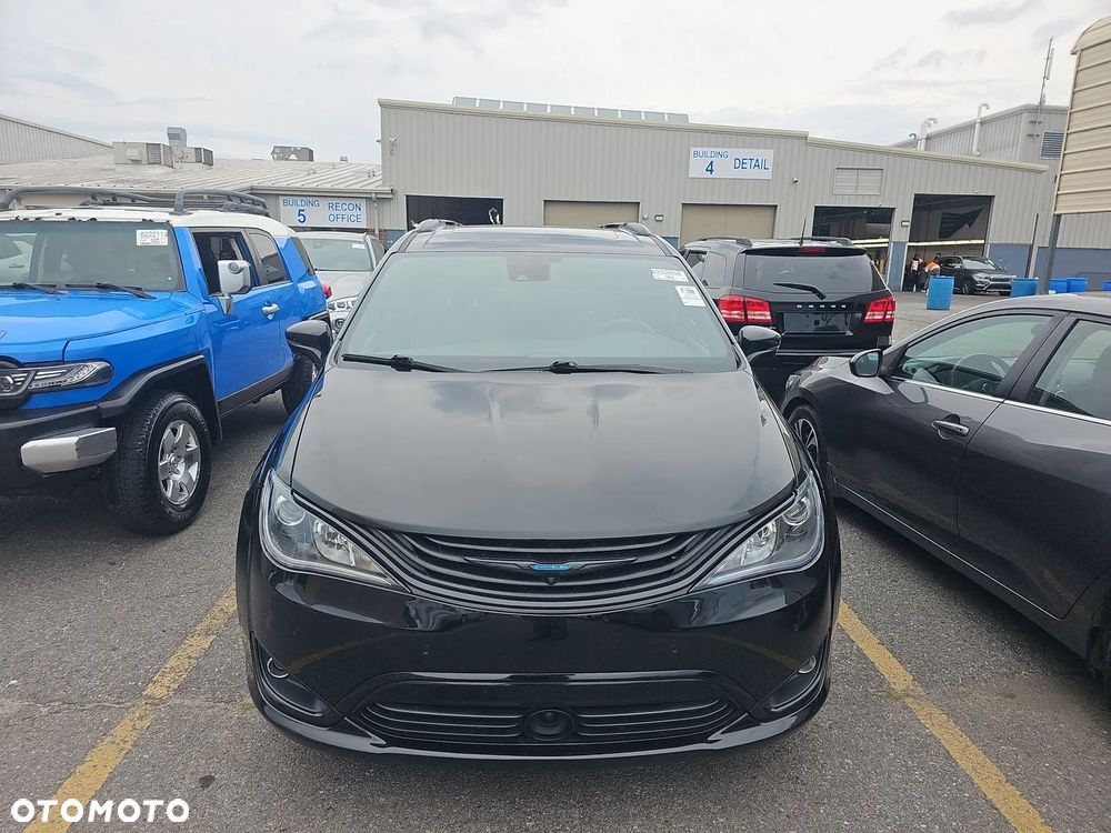 Chrysler Pacifica - 3
