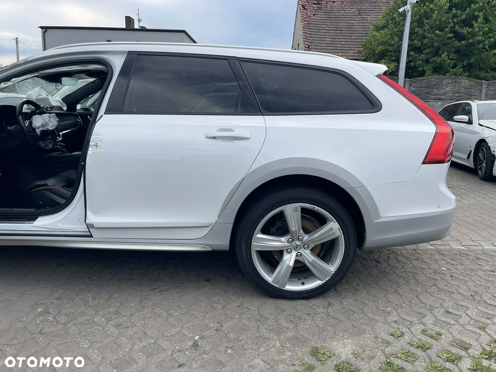 Volvo V90 Cross Country D5 AWD Ocean Race - 9