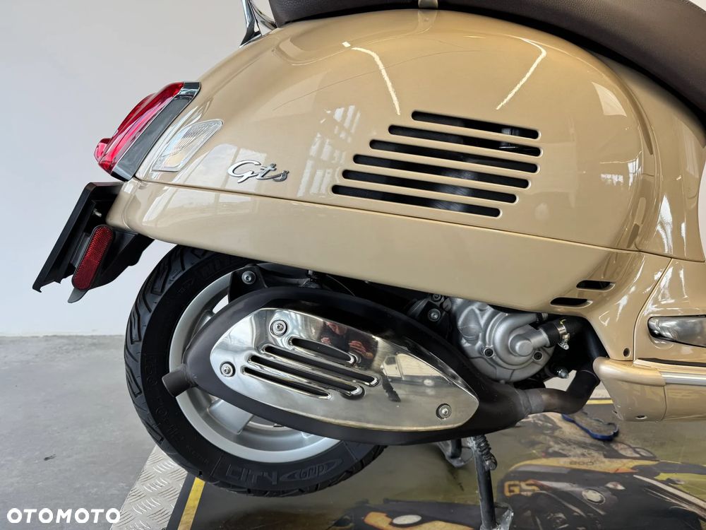 Vespa GTS - 15