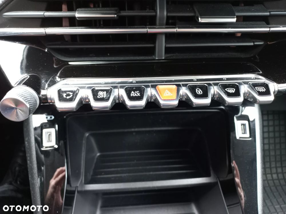 Peugeot 2008 1.5 BlueHDi Allure S&S - 20