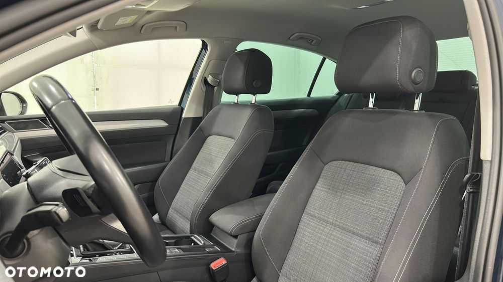 Volkswagen Passat - 17