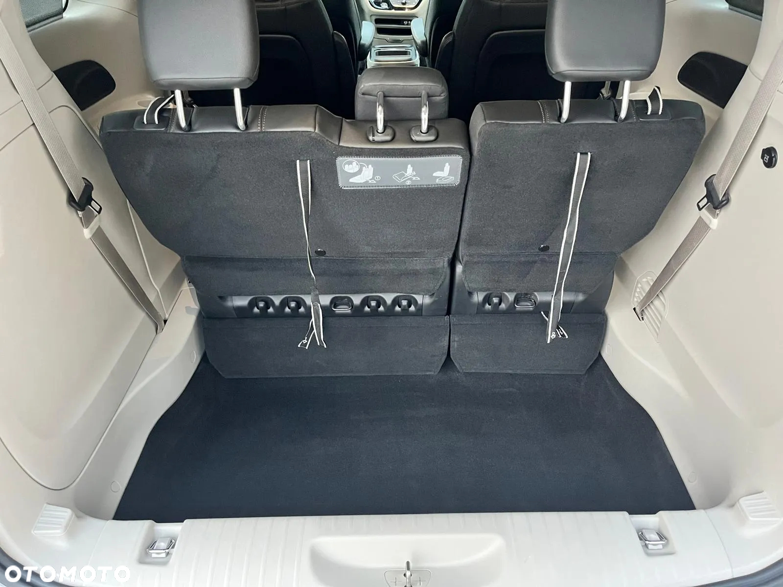 Chrysler Pacifica - 12