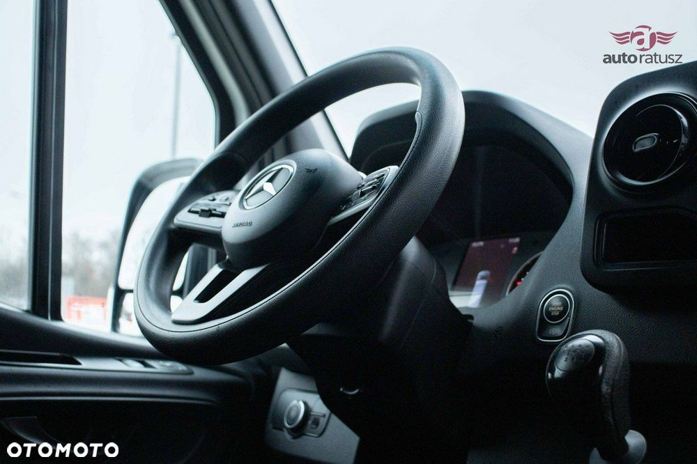 Mercedes-Benz Sprinter - 20