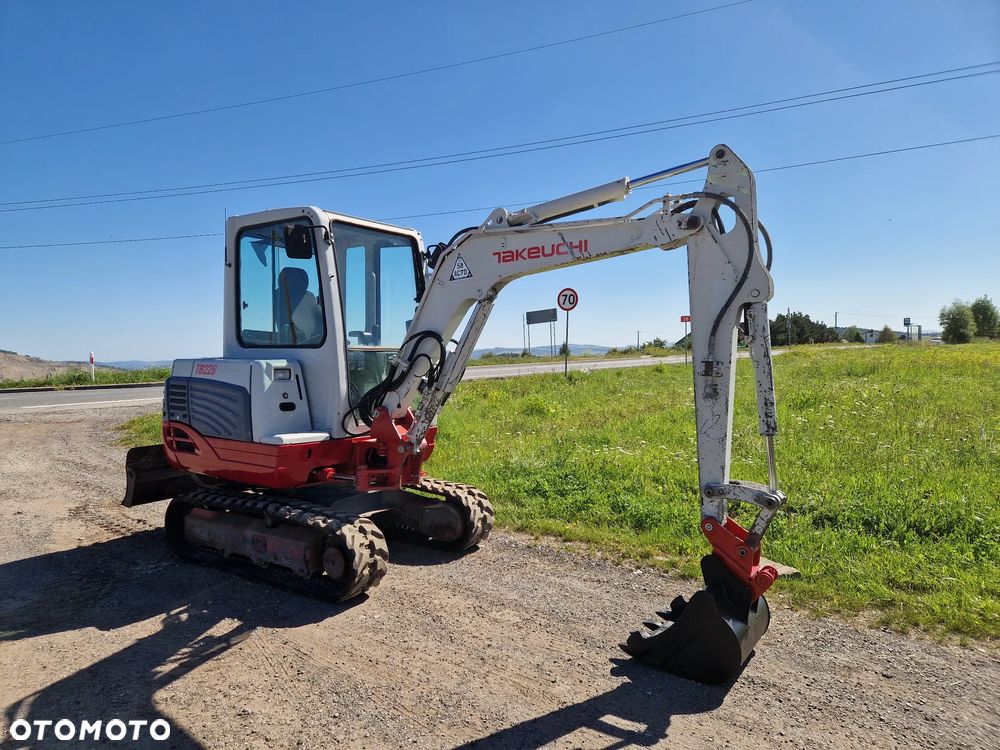 Takeuchi TB 228 - 10