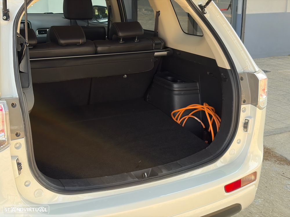 Mitsubishi Outlander 2.0 4WD - 18
