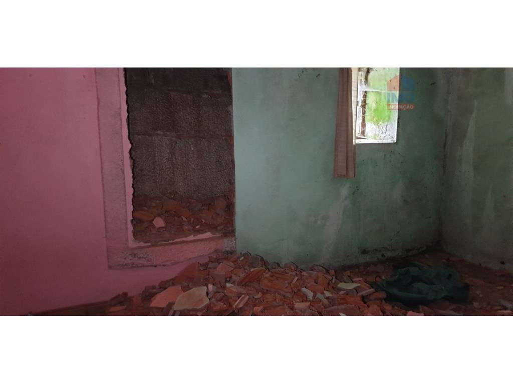 MORADIA COM GARAGEM PARA RECONSTRUIR EM ZONA TRANQUILA A 7 MINUTOS ... - Grande imagem: 3/11