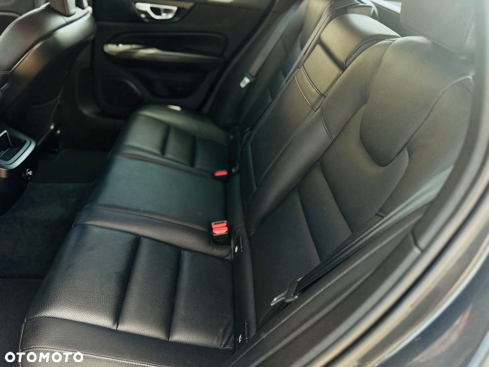 Volvo V60 D3 Momentum Pro - 33