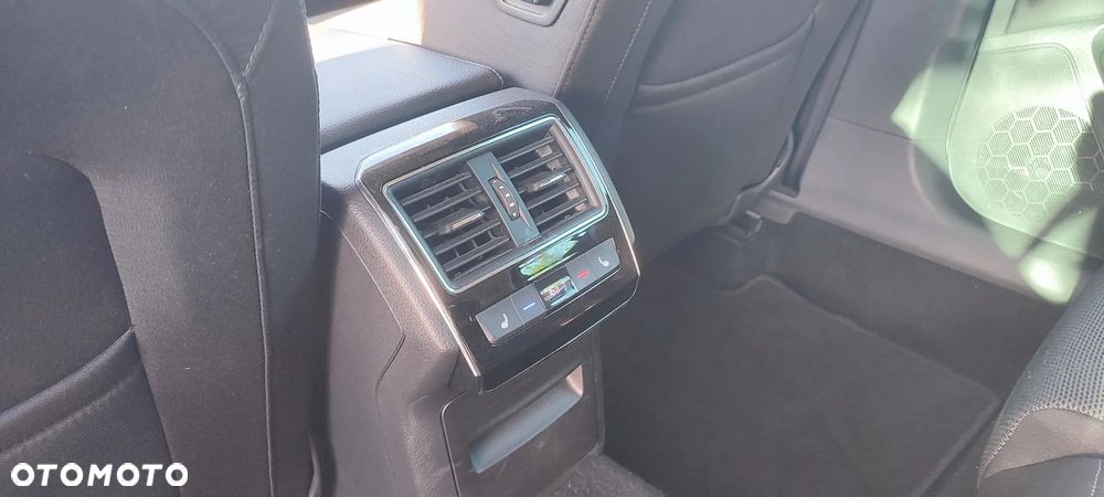 Skoda Superb 2.0 TDI SCR Ambition DSG - 19