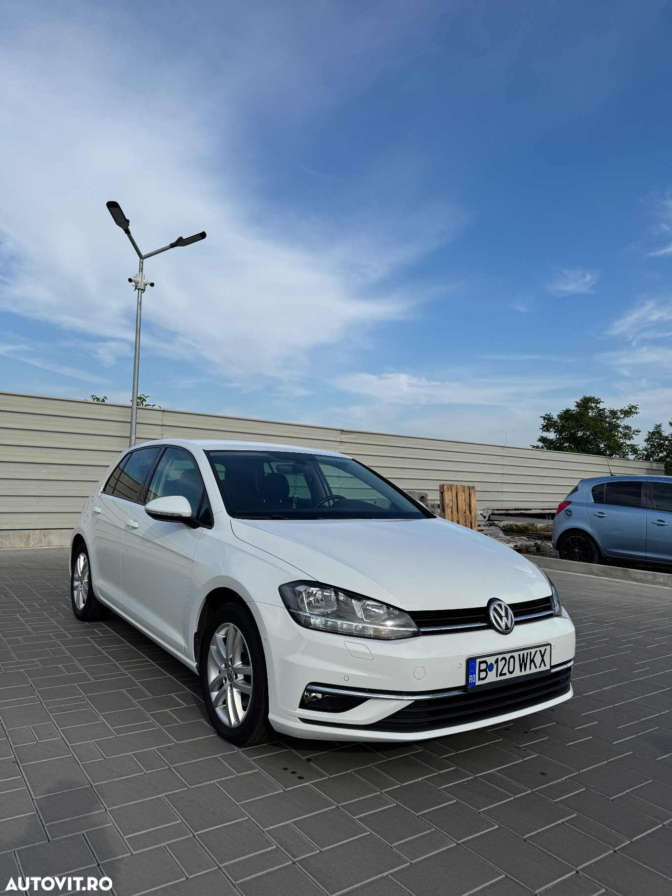 Volkswagen Golf - 2