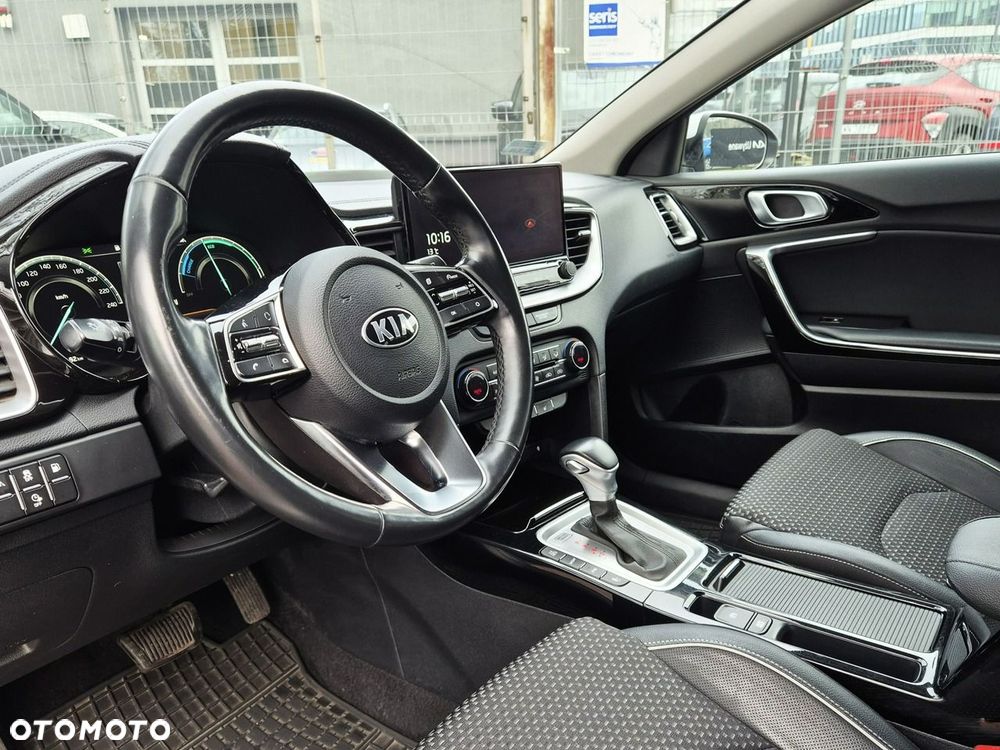 Kia Ceed - 10