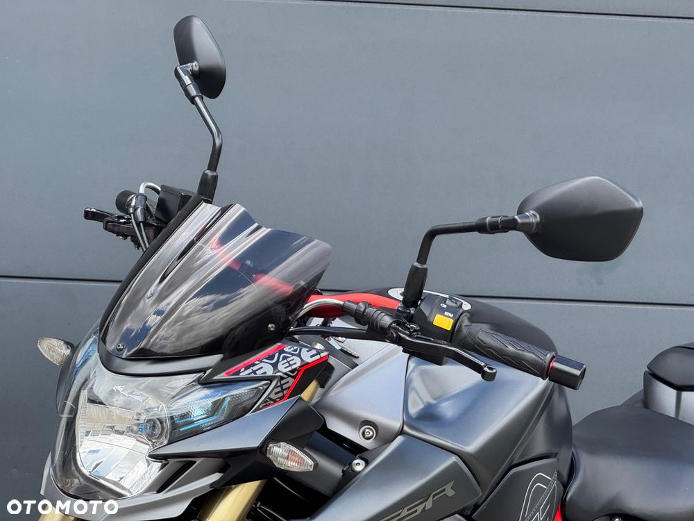 Suzuki GSR - 33