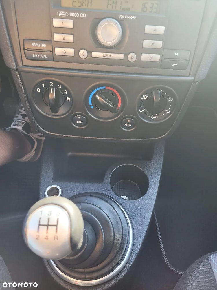 Ford Fiesta 1.4 Ambiente - 18